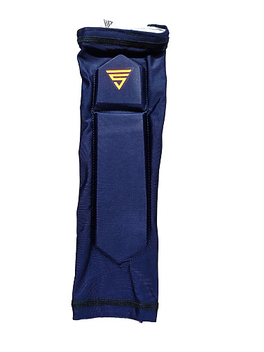 Versant GC Arm Guard Cricket Accessory (Blue)